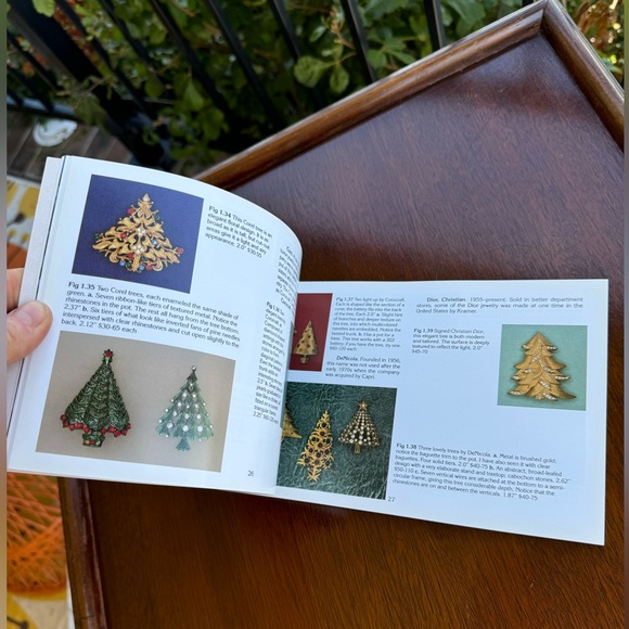 Collectible Christmas Jewelry Guide Book + Trays - Picture 9 of 11
